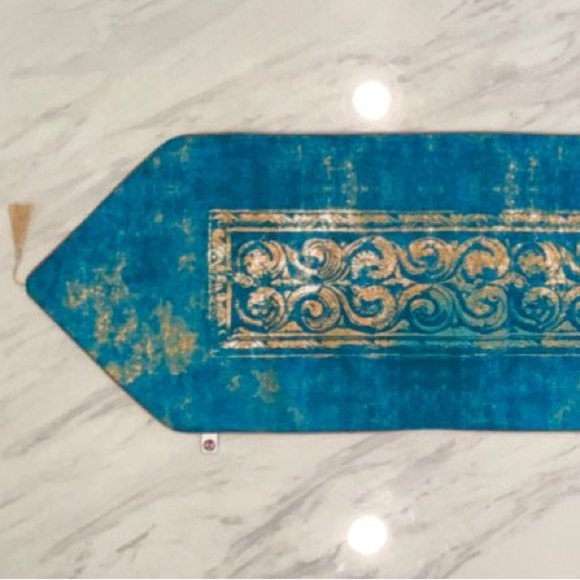 Table Runner - Picture 3 of 4